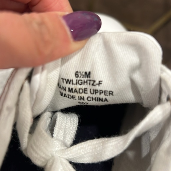 🔥Tommy Hilfiger White Sneakers with Red and Blue Stripes🔥 - Picture 4 of 4